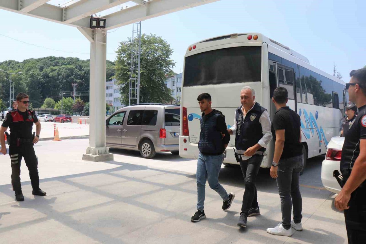 ’515 çetesi’ üyeleri oldukları öne sürülen 11 kişi adliyeye sevk edildi