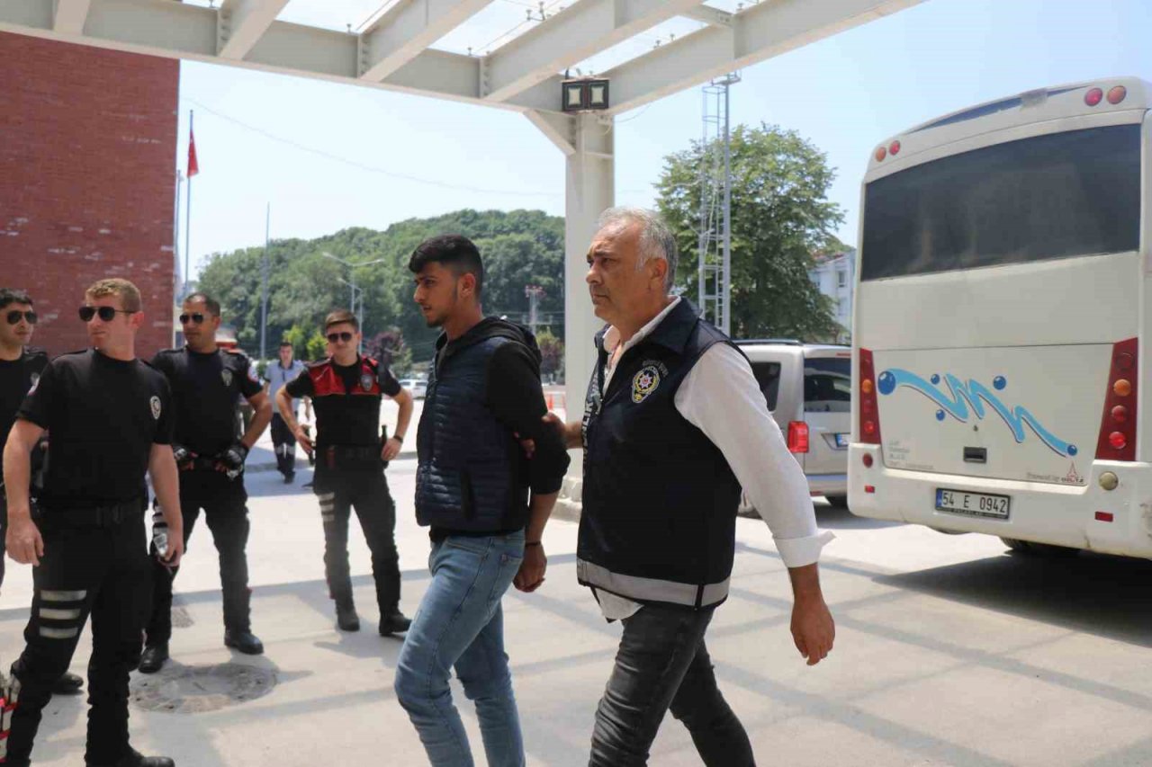 ’515 çetesi’ üyeleri oldukları öne sürülen 11 kişi adliyeye sevk edildi