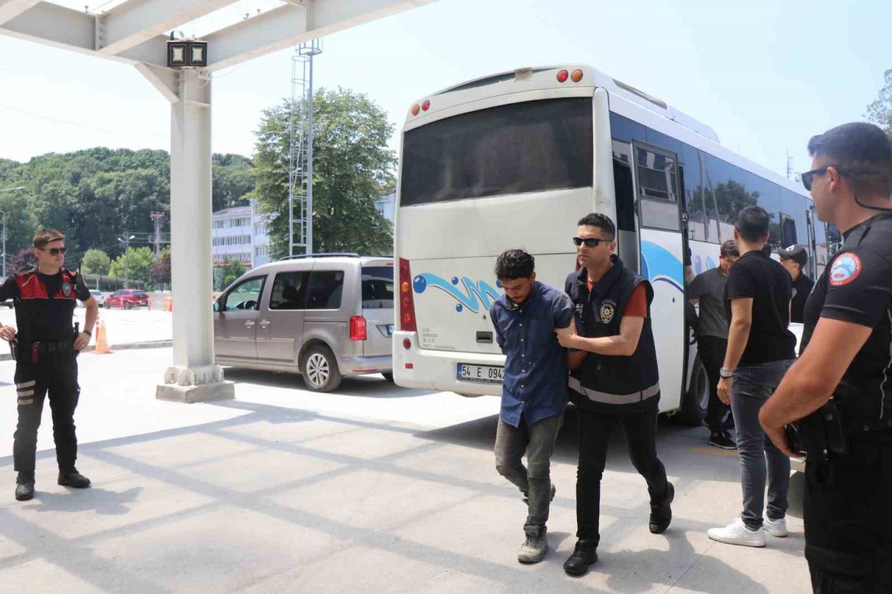 ’515 çetesi’ üyeleri oldukları öne sürülen 11 kişi adliyeye sevk edildi