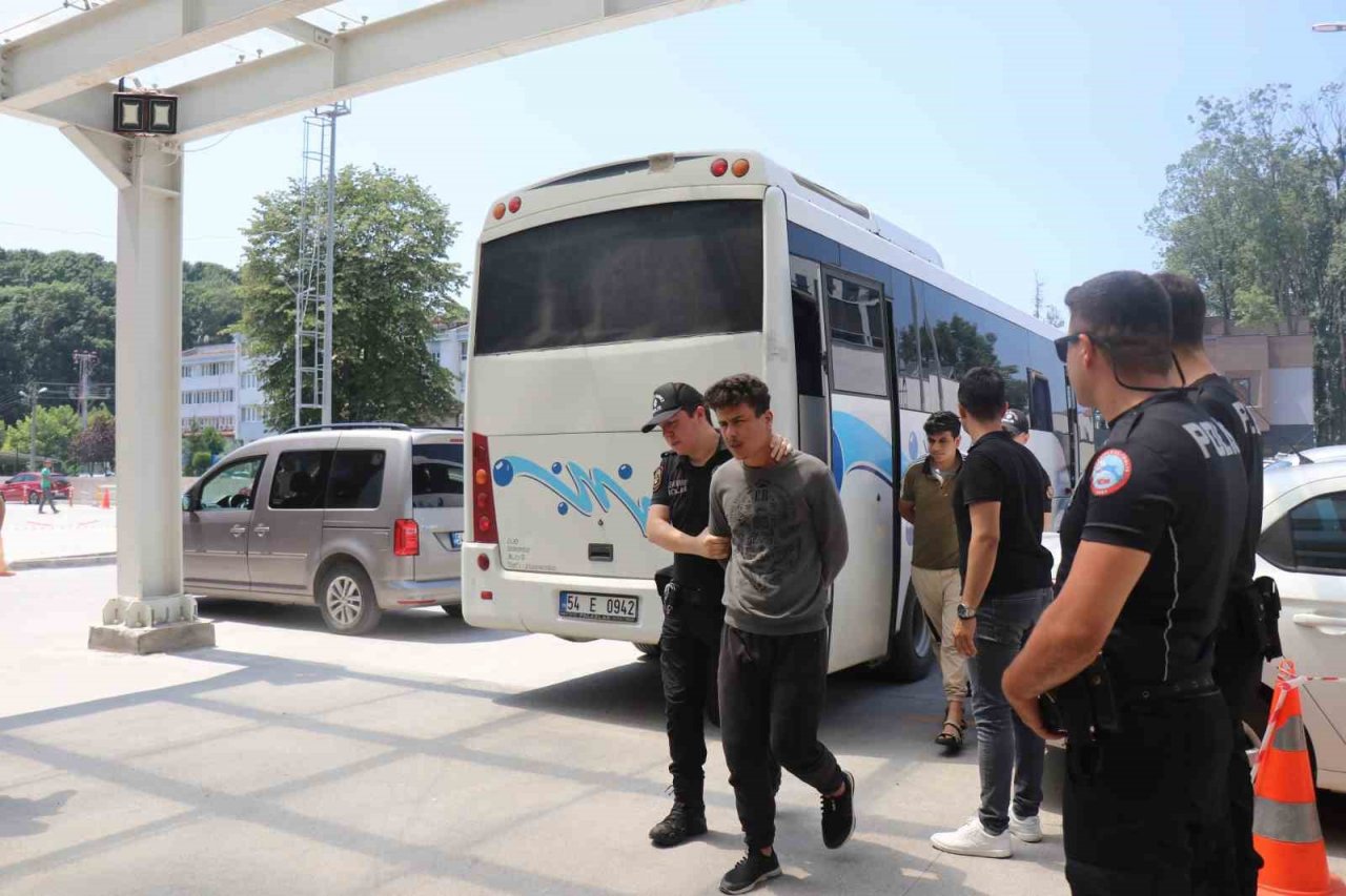 ’515 çetesi’ üyeleri oldukları öne sürülen 11 kişi adliyeye sevk edildi