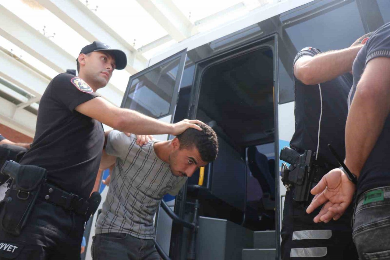 ’515 çetesi’ üyeleri oldukları öne sürülen 11 kişi adliyeye sevk edildi