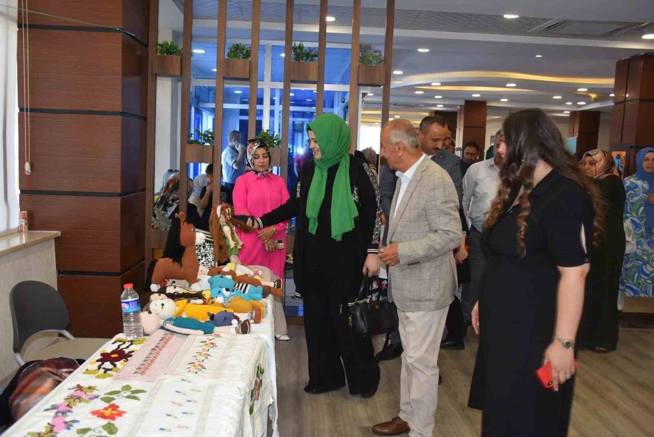 Belediyenin açtığı kurslarda eğitim gören 2 bin 224 kadın sertifika aldı