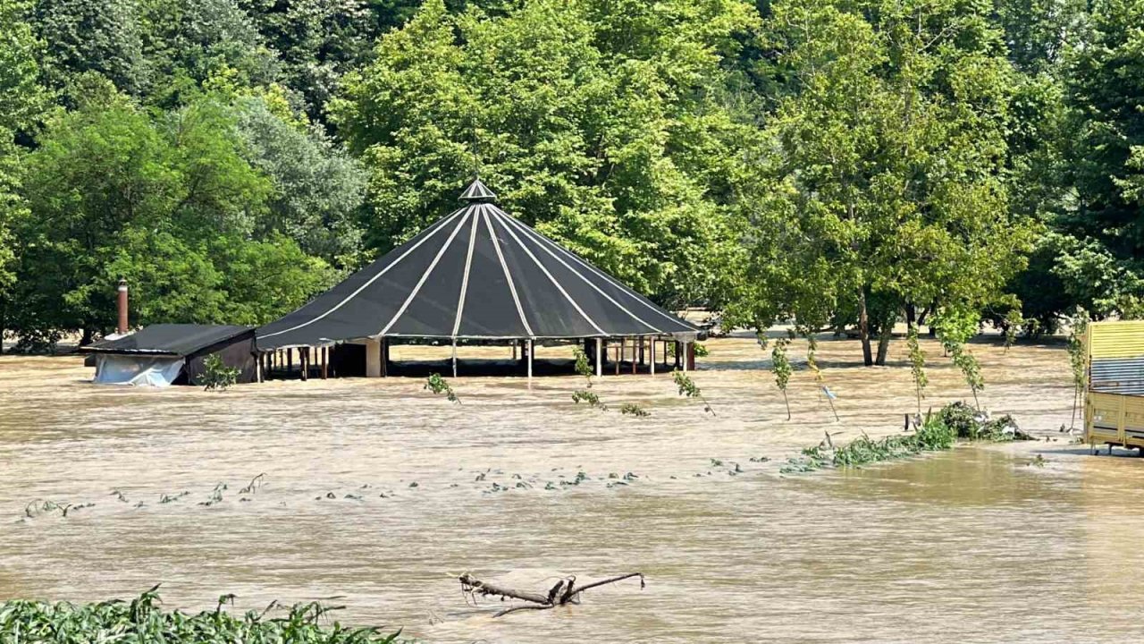 Rafting tesisleri sulara gömüldü