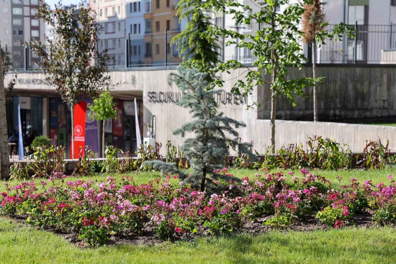 Mevlana Meydanı rengarenk