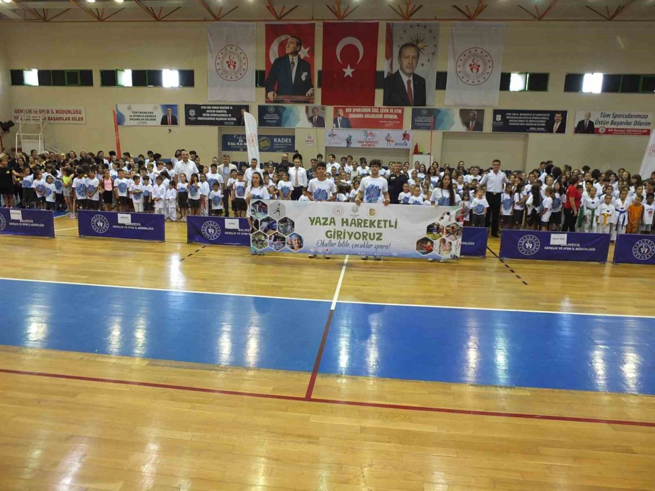 Balıkesir’de çocuklar yaz spor okullarına koştu