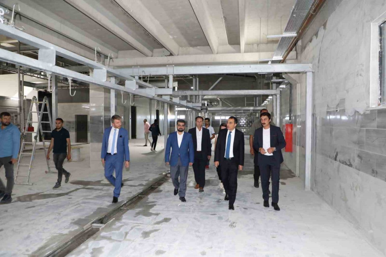 Vali Öksüz, Sanayi Tesislerinde incelemelerde bulundu