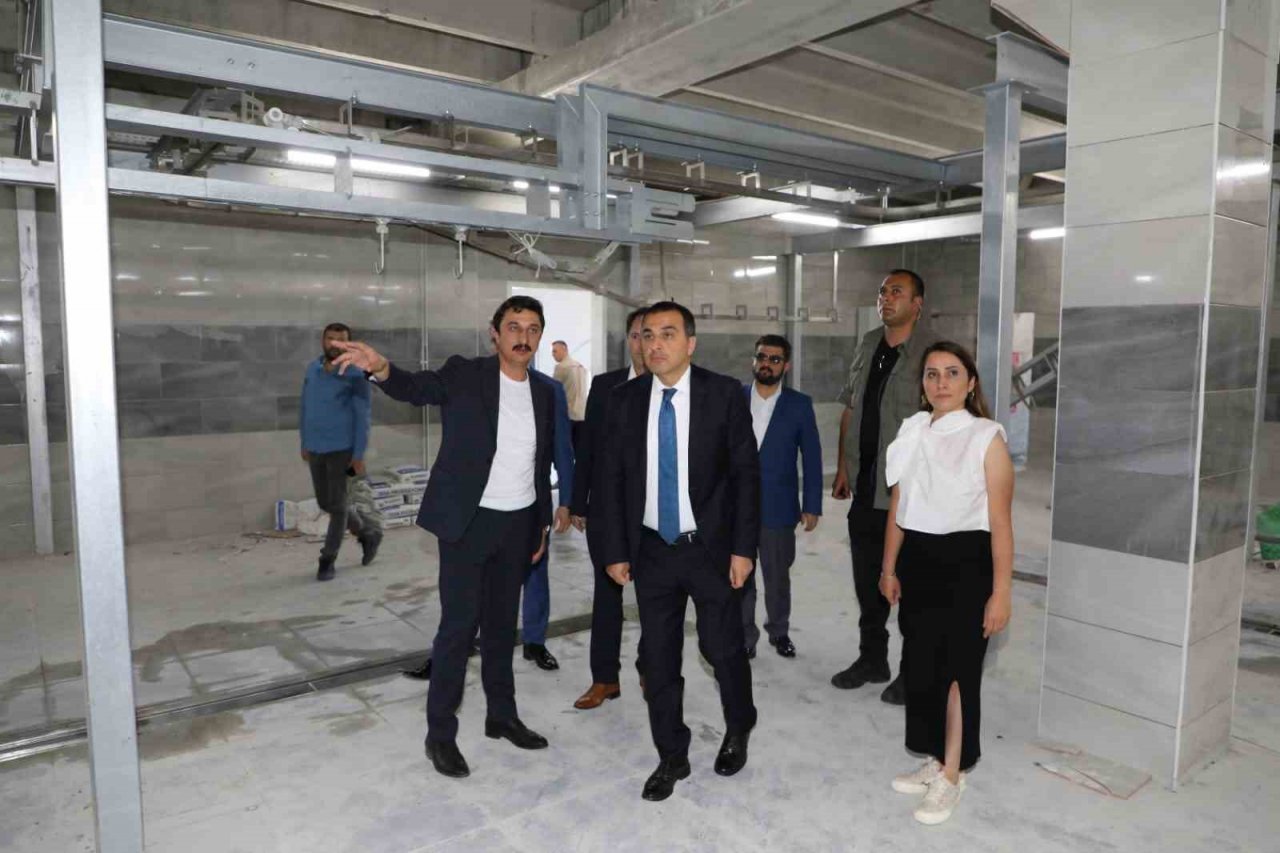 Vali Öksüz, Sanayi Tesislerinde incelemelerde bulundu