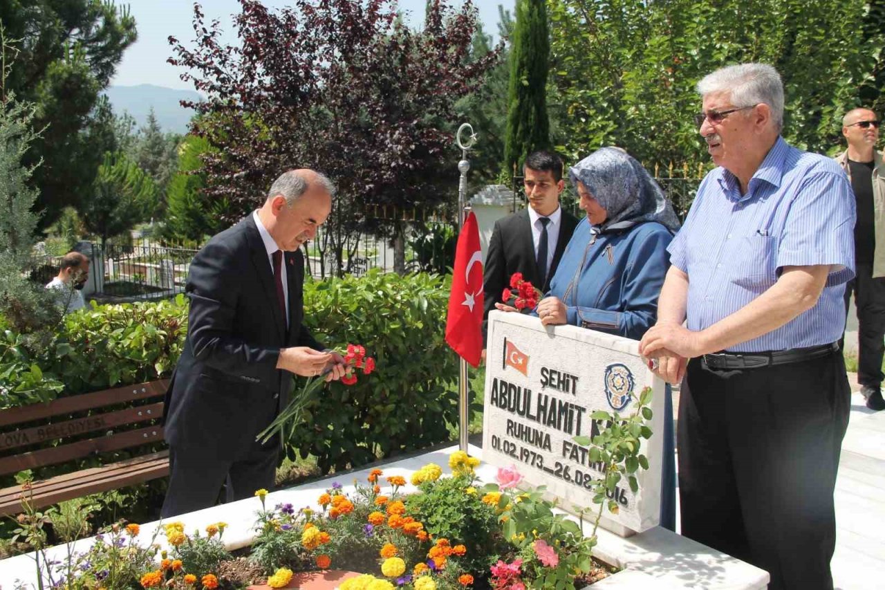 Yalova Şehitliği’nde anma programı