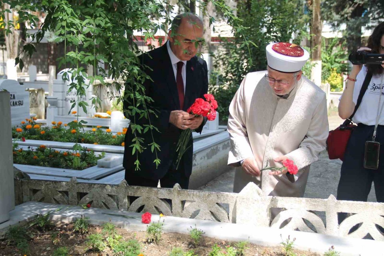 Yalova Şehitliği’nde anma programı