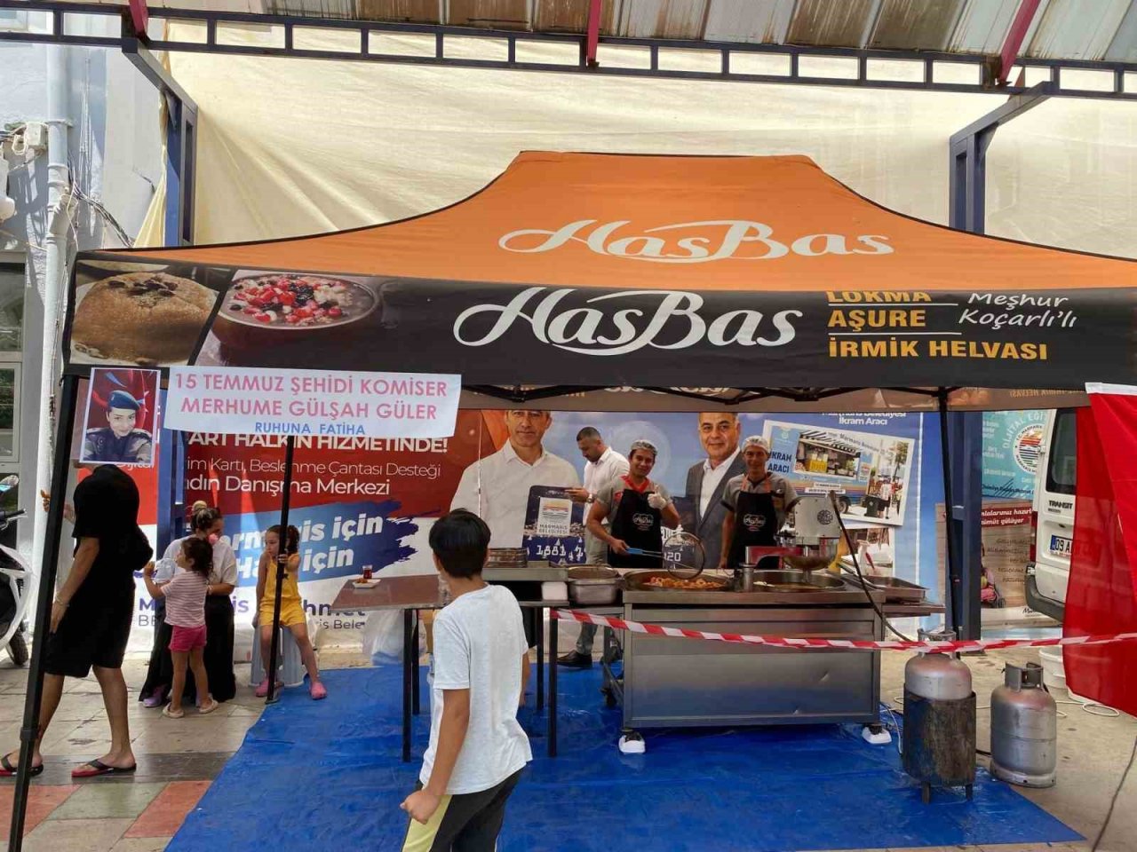 15 Temmuz’da şehit düşen polisler için Marmaris’te lokma dağıtıldı