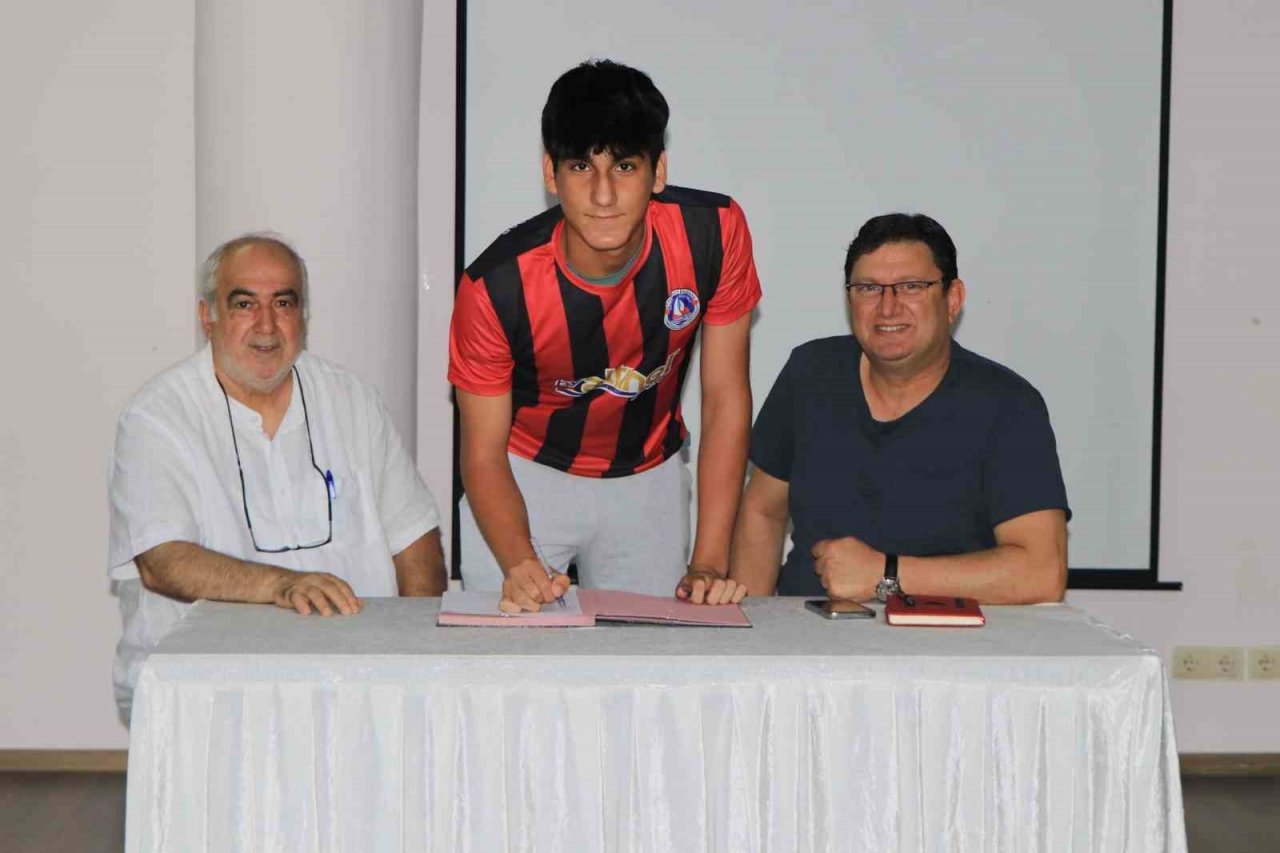 Çiftlikköy Belediyespor’dan iç ve dış transferde 20 imza