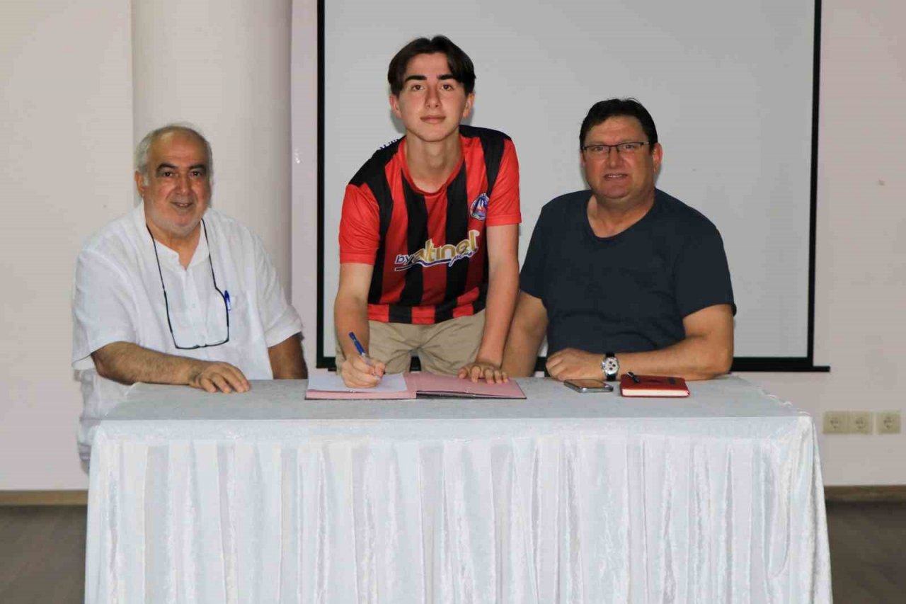 Çiftlikköy Belediyespor’dan iç ve dış transferde 20 imza