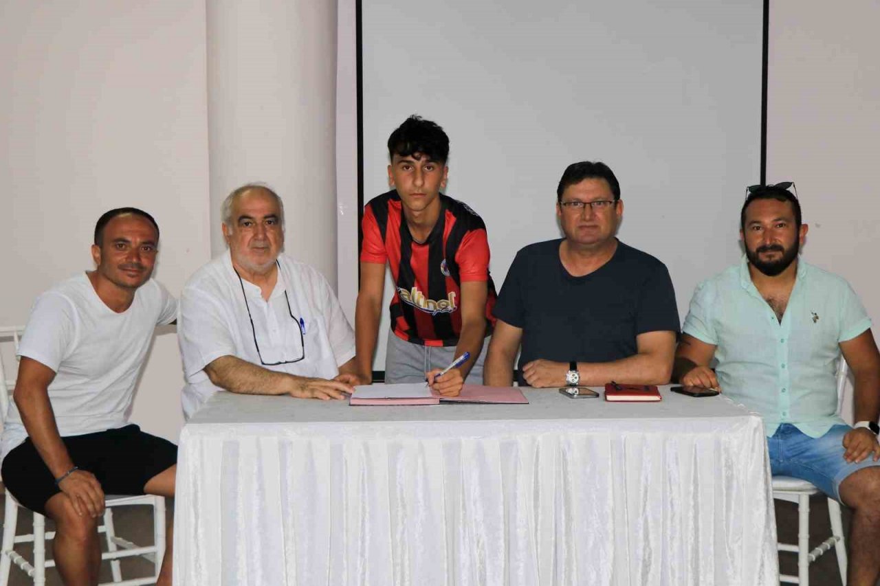 Çiftlikköy Belediyespor’dan iç ve dış transferde 20 imza