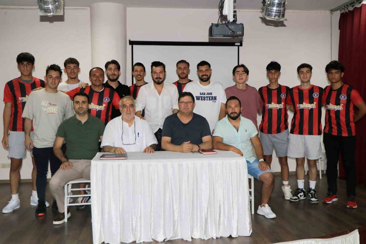 Çiftlikköy Belediyespor’dan iç ve dış transferde 20 imza