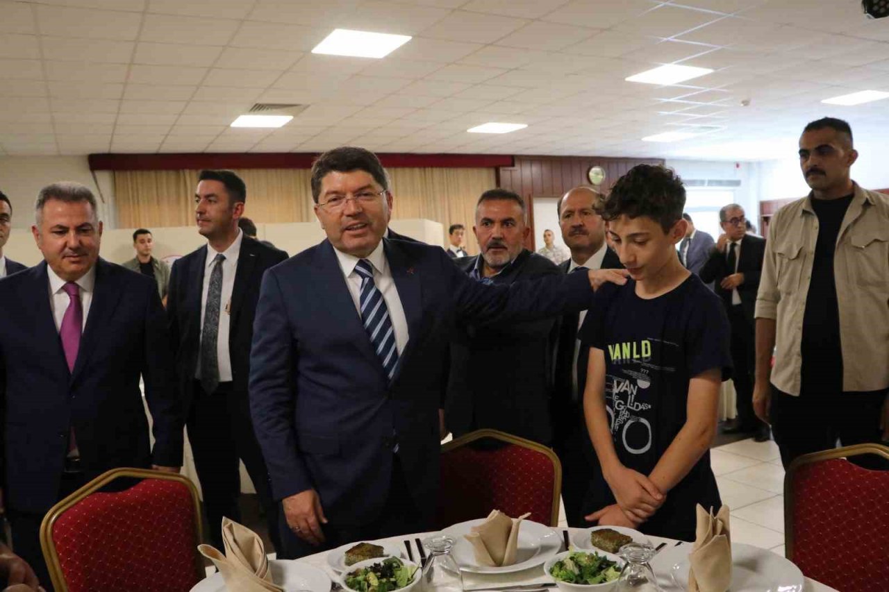 Bakan Tunç: "Cezaevlerinde 15 bin civarında FETÖ mensubu var"