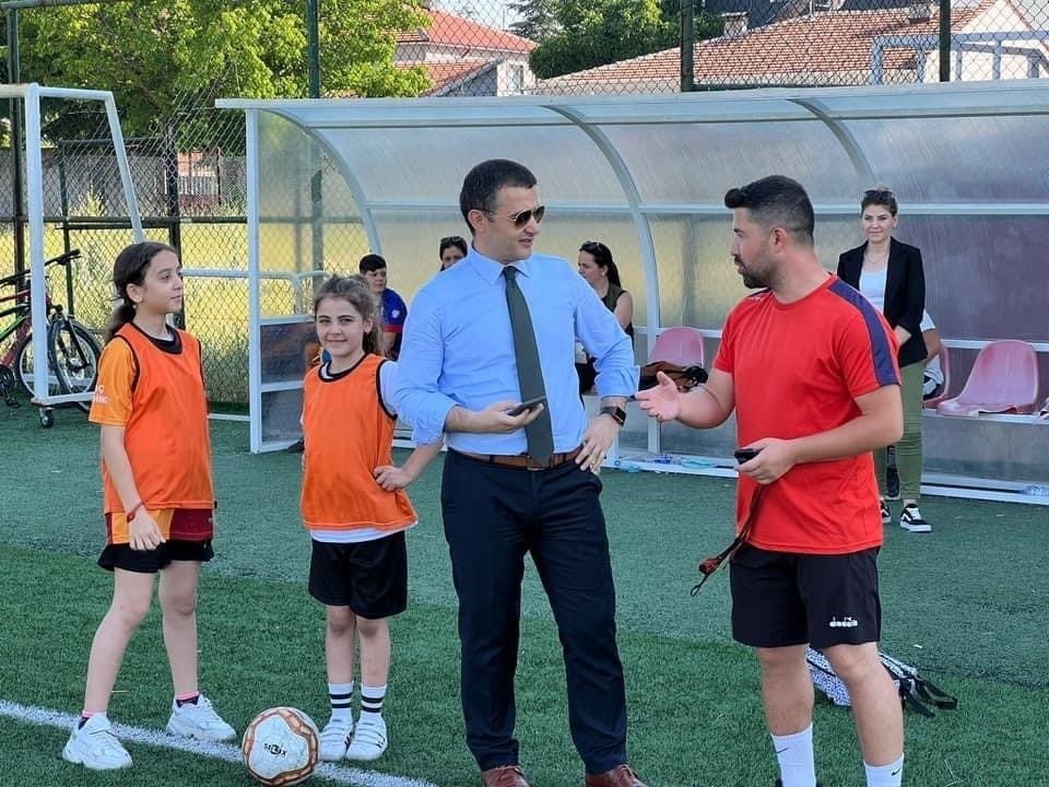 Emirdağ’da öğrenciler için başlatılan spor faaliyetleri devam ediyor