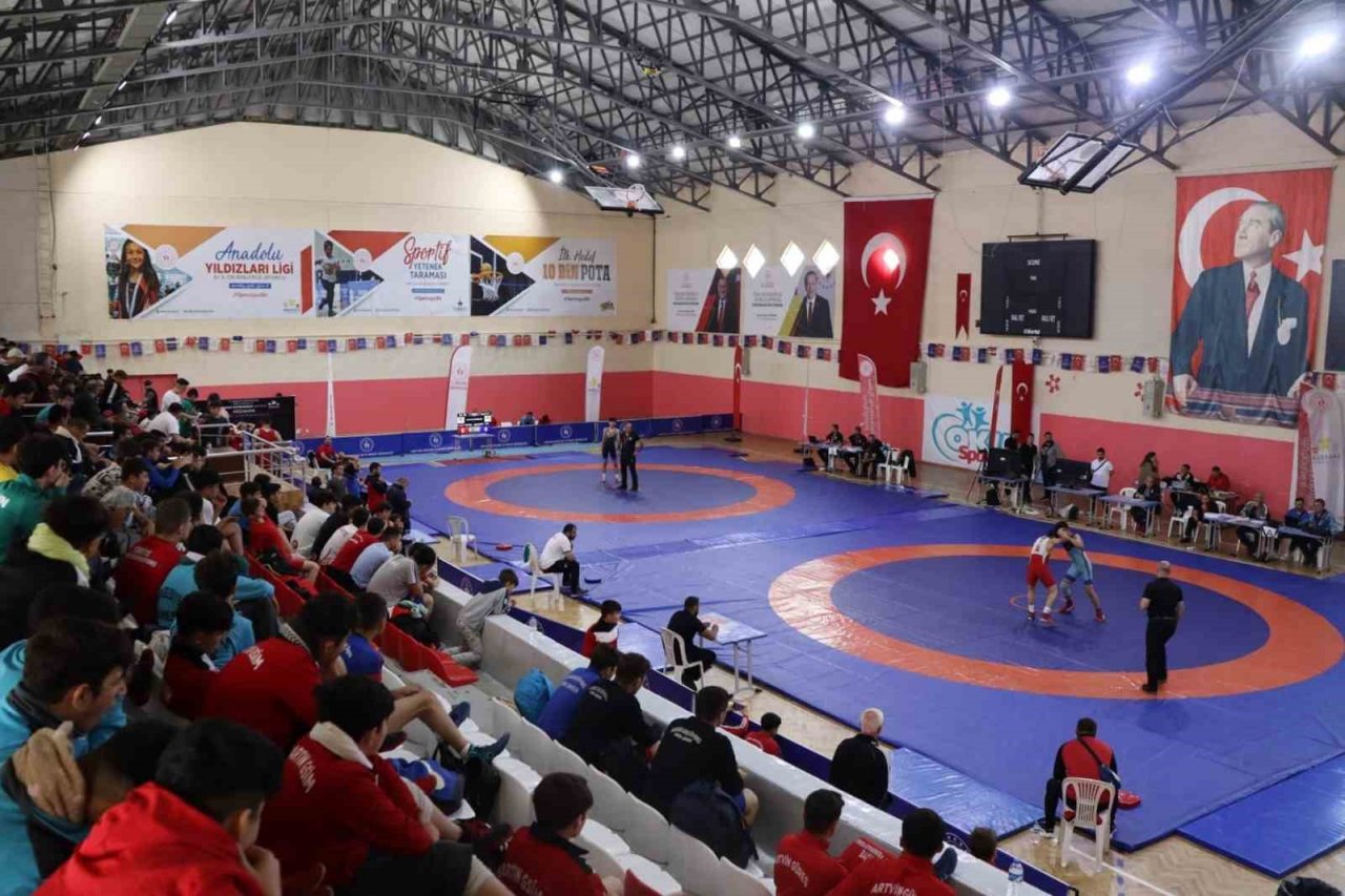 Anadolu Yıldızlar Ligi Osman Bayrakdar Sezonu Güreş Bölge Şampiyonası tamamlandı