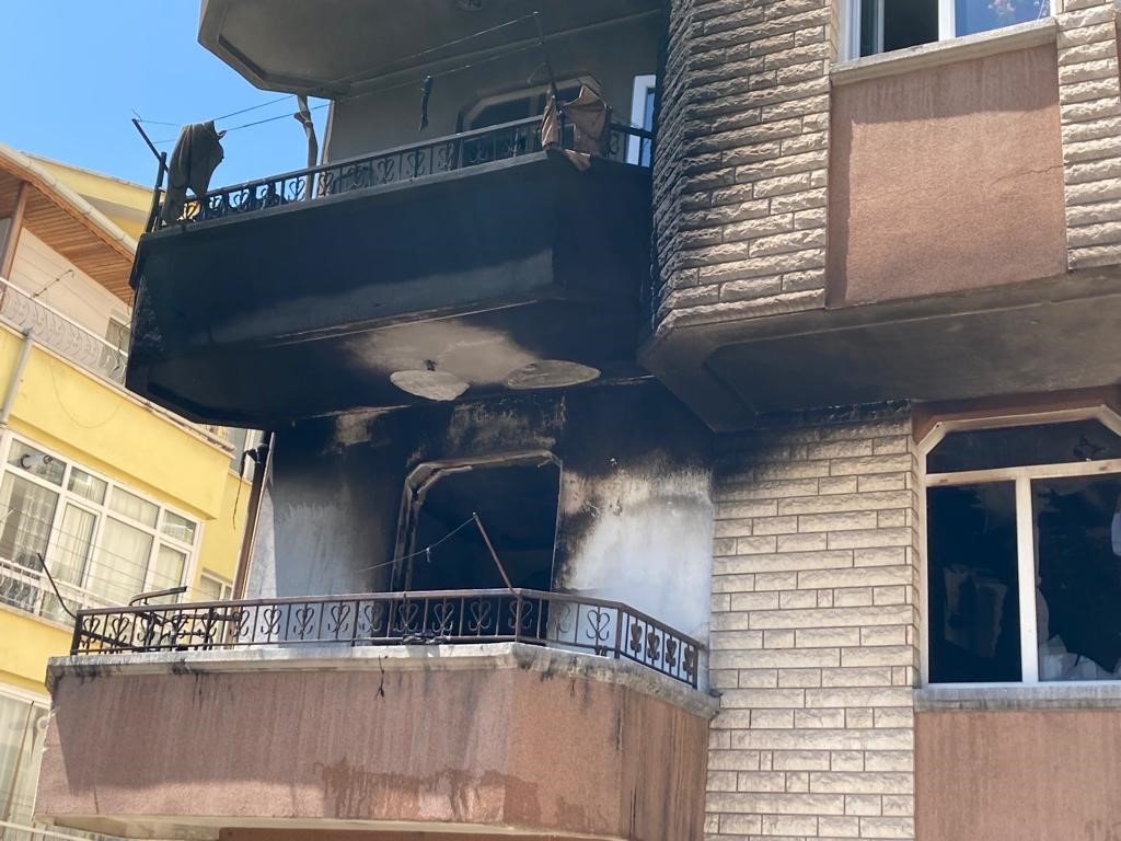 Televizyon patladı, daire alev alev yandı