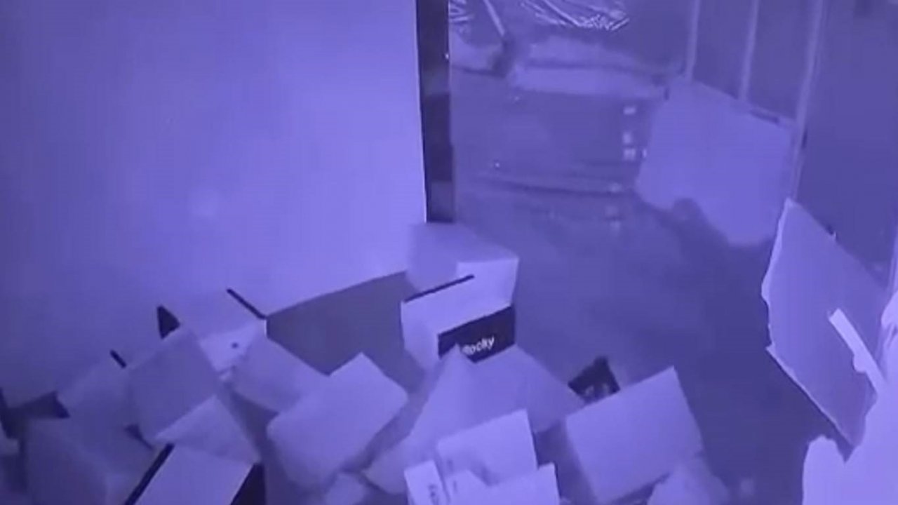 Bartın’daki sel anı güvenlik kamerasına yansıdı