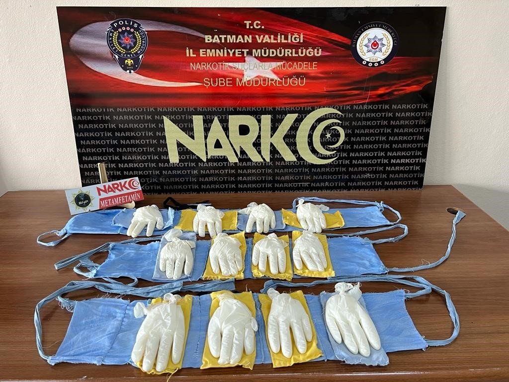 Batman’da cerrahi eldivenler içinde metamfetamin ele geçirildi