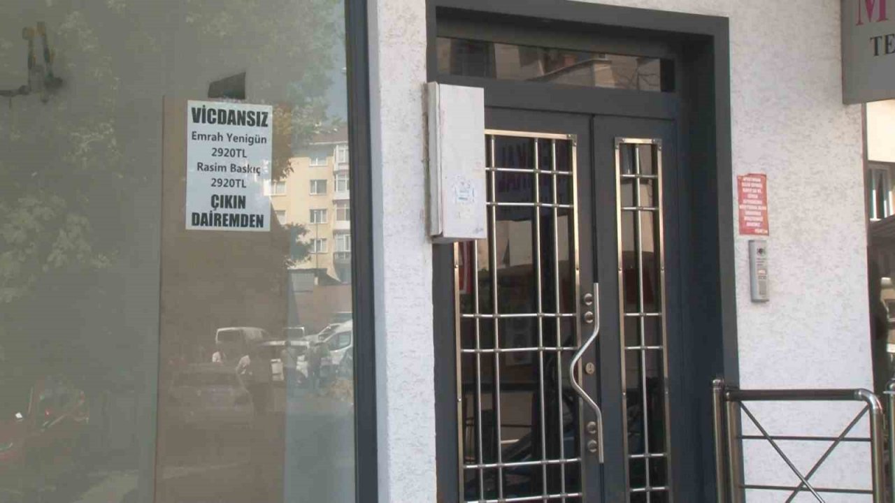 Maltepe’de kira zammında anlaşamayan ev sahibi bina girişine yazı astı