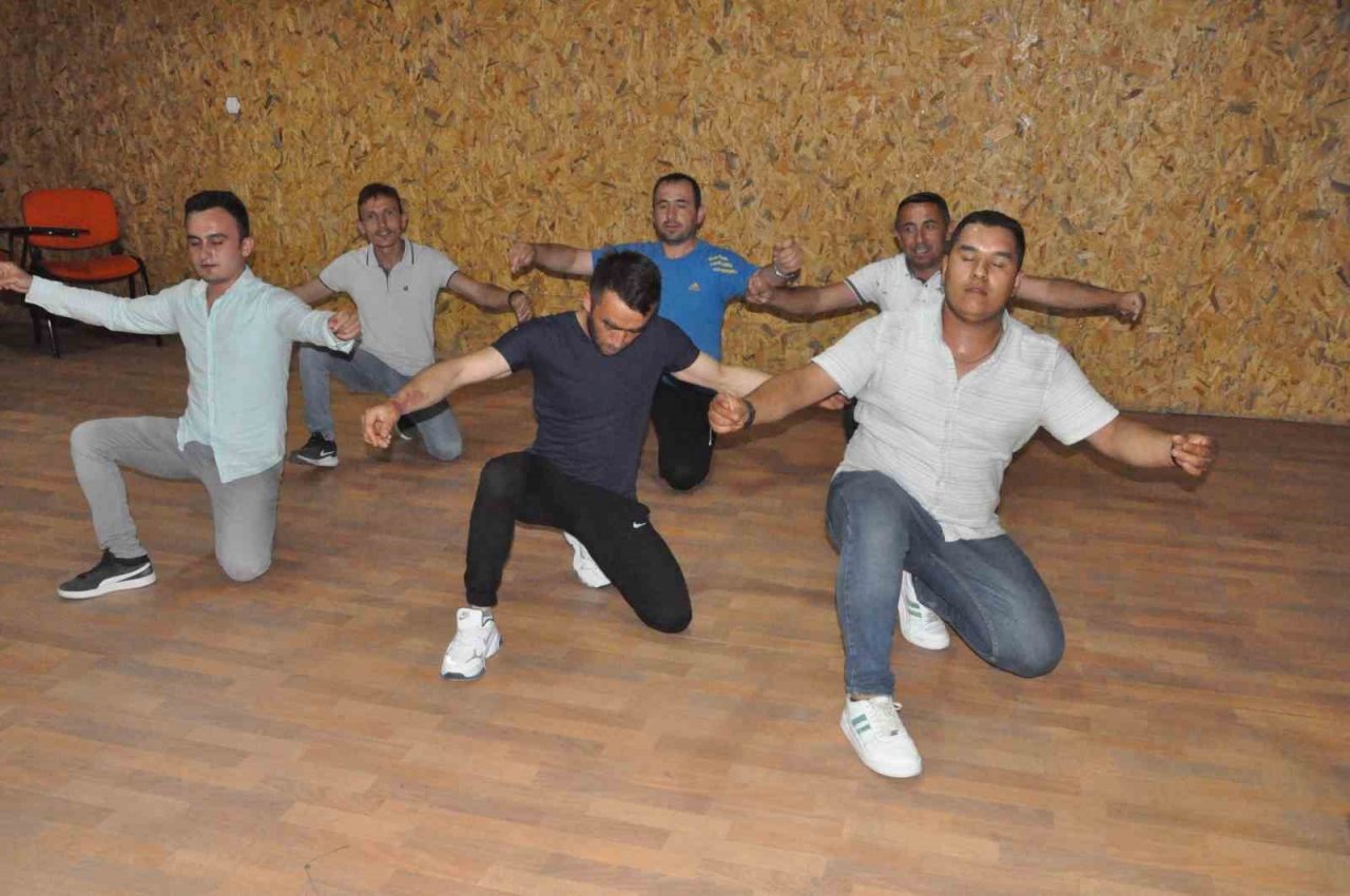 Unutulmaya yüz tutmuş halk oyunları gelecek nesillere aktarılıyor