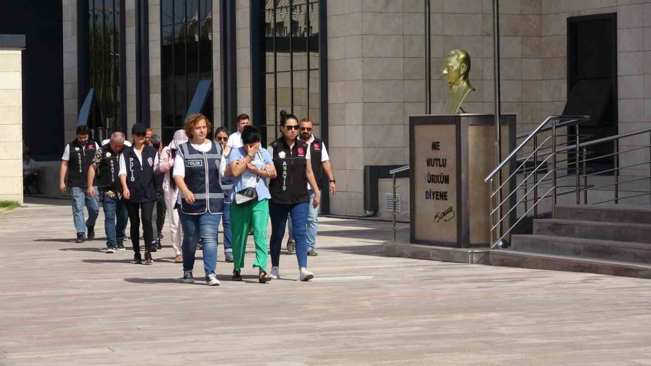 Çanakkale’de fuhuştan aylık 1 milyon TL kazanç sağlayan 4 şüpheli yakalandı