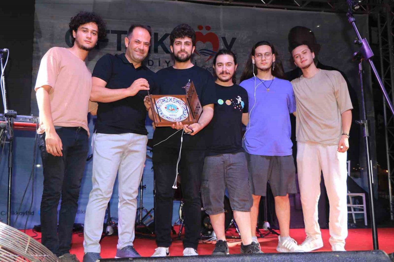 Çiftlikköy Gençlik Festivali Azra konseriyle sona erdi