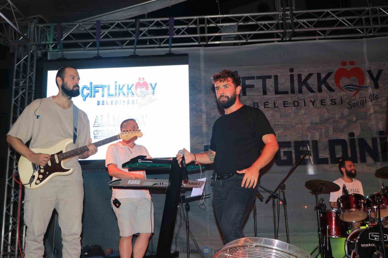 Çiftlikköy Gençlik Festivali Azra konseriyle sona erdi