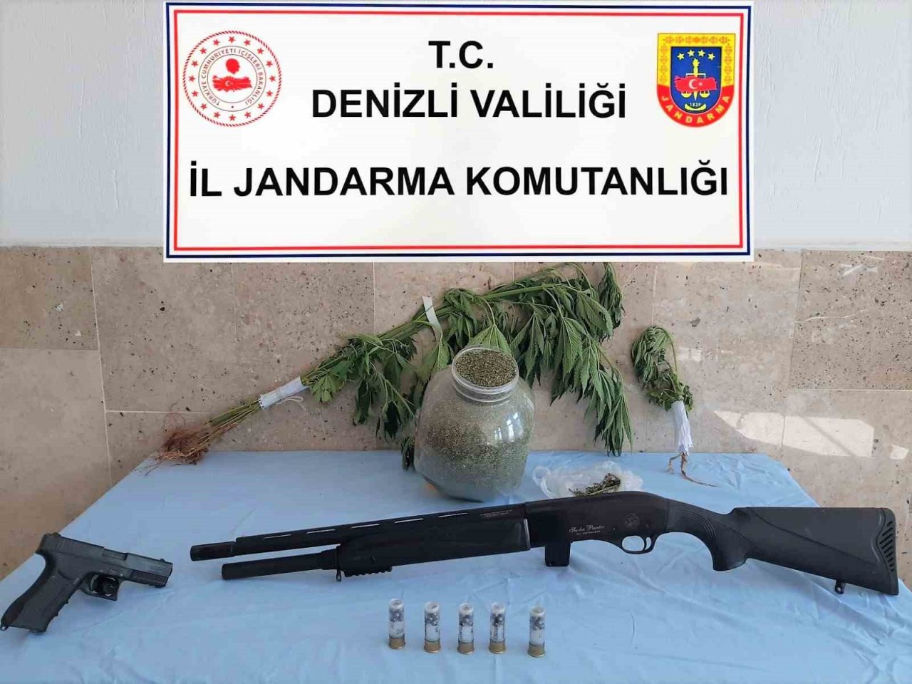 Uyuşturucuyu oğluna sattıran babanın suça karıştığını kameralar kanıtladı