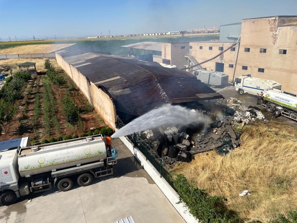 Diyarbakır’da tekstil fabrikasında yangın: Zarar 100 milyon TL