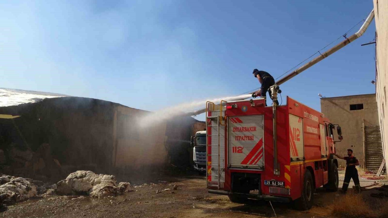 Diyarbakır’da tekstil fabrikasında yangın: Zarar 100 milyon TL