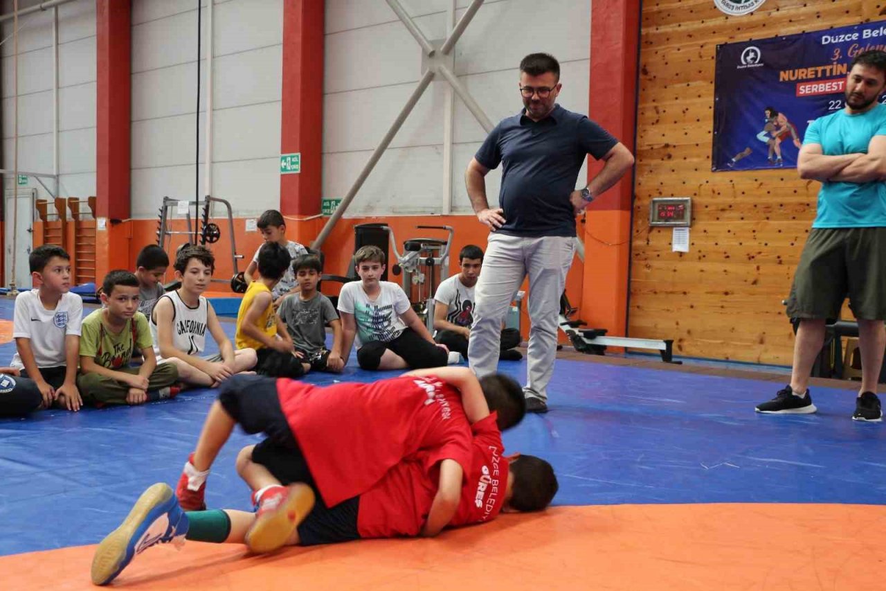 Spor salonları çocuklarla doldu