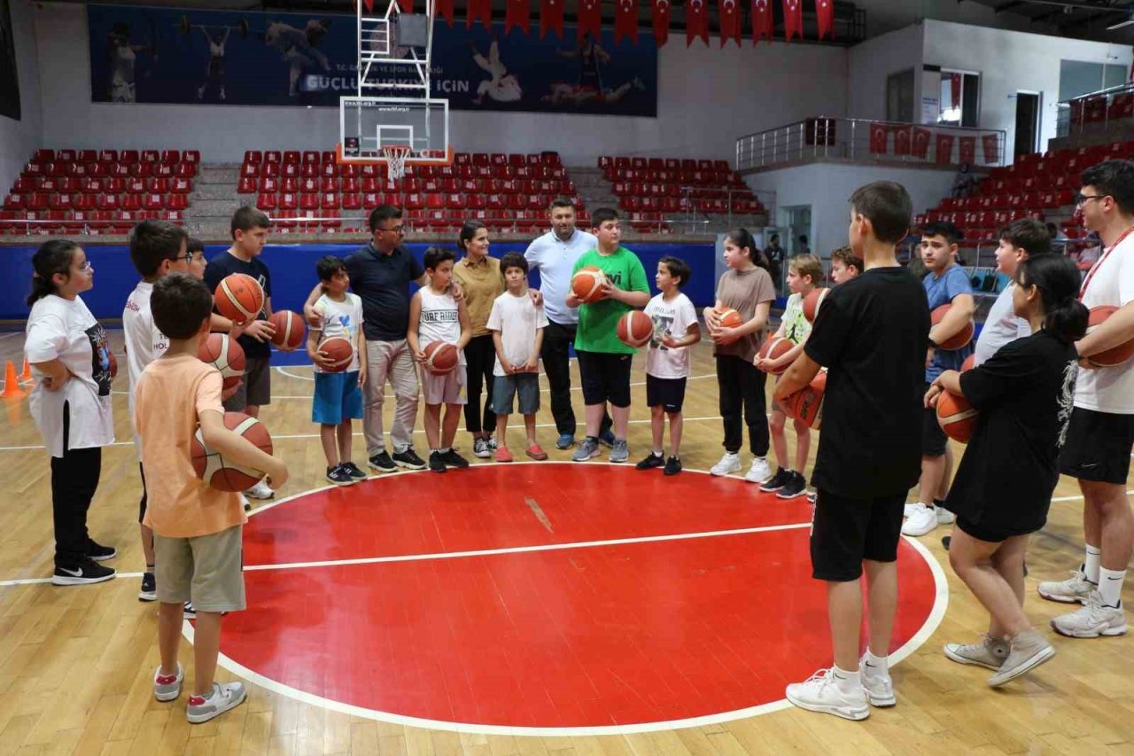 Spor salonları çocuklarla doldu