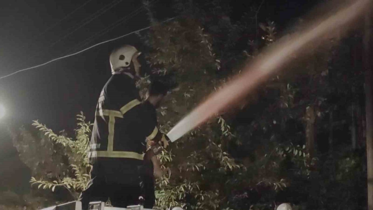 Suluova’da iki katlı ev alevlere teslim oldu