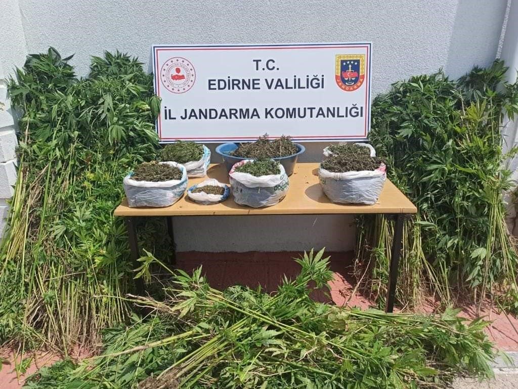 Edirne’de uyuşturucu operasyonu: 14 kilo 792 gram uyuşturucu ele geçirildi