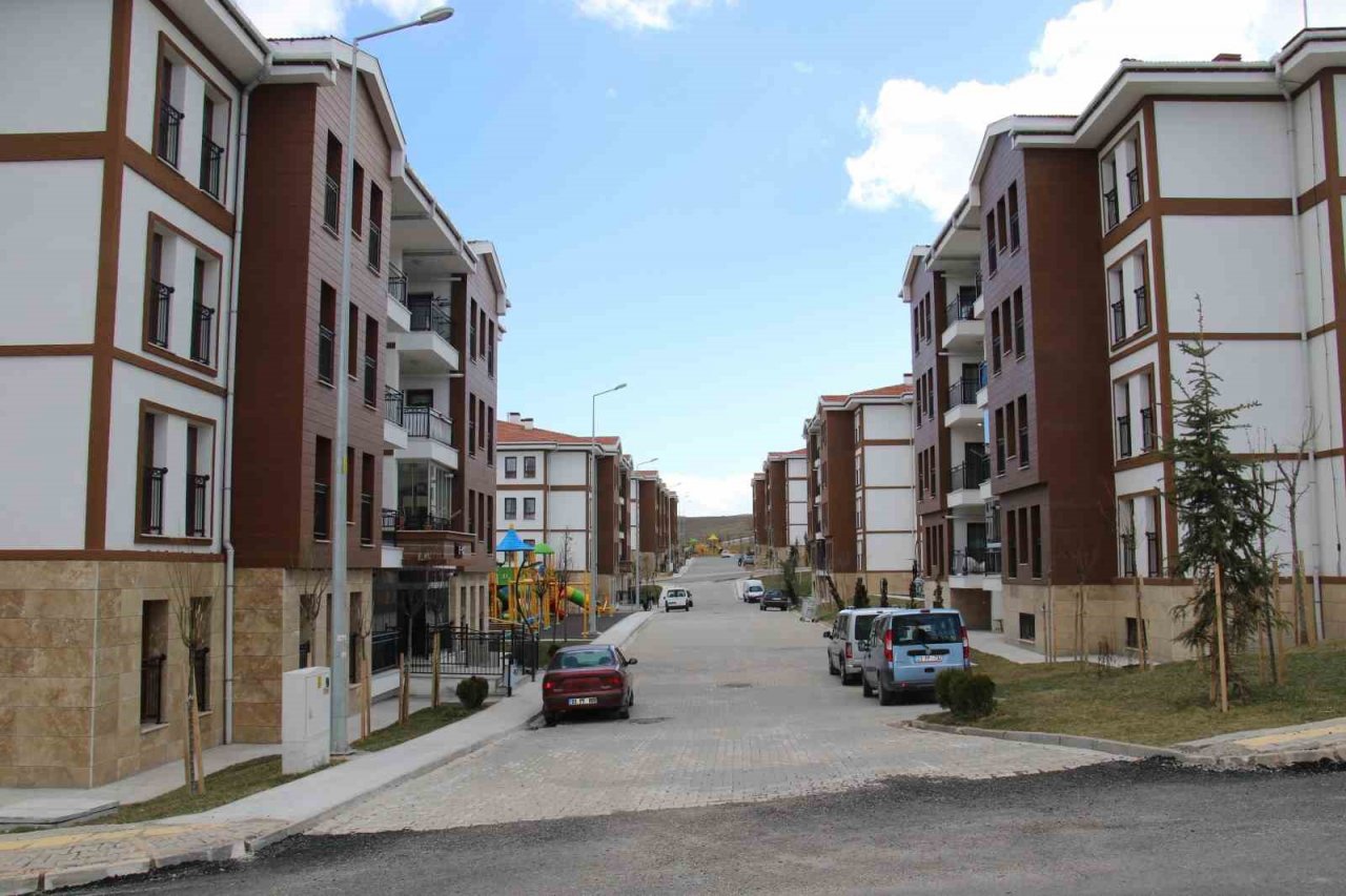 Elazığ’da TOKİ konutlarının fiyatları depremzedeleri mutlu etti