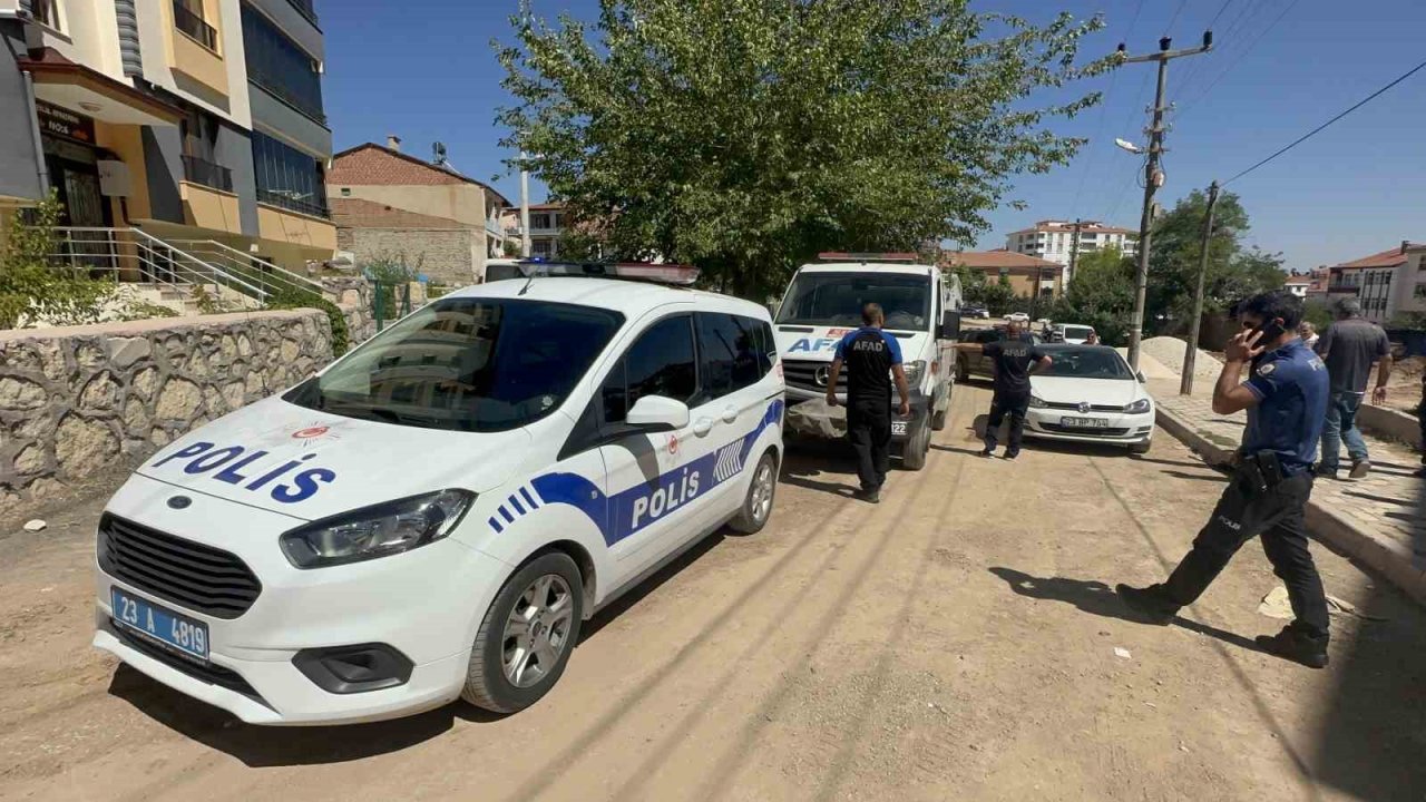 Elazığ’da göçük altında kalan işçi ekipler tarafından kurtarıldı