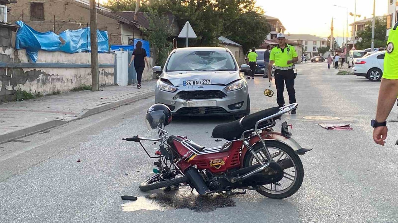 Otomobille çarpışan motosiklet sürücüsü ağır yaralandı