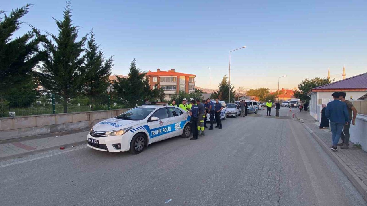 Otomobille çarpışan motosiklet sürücüsü ağır yaralandı