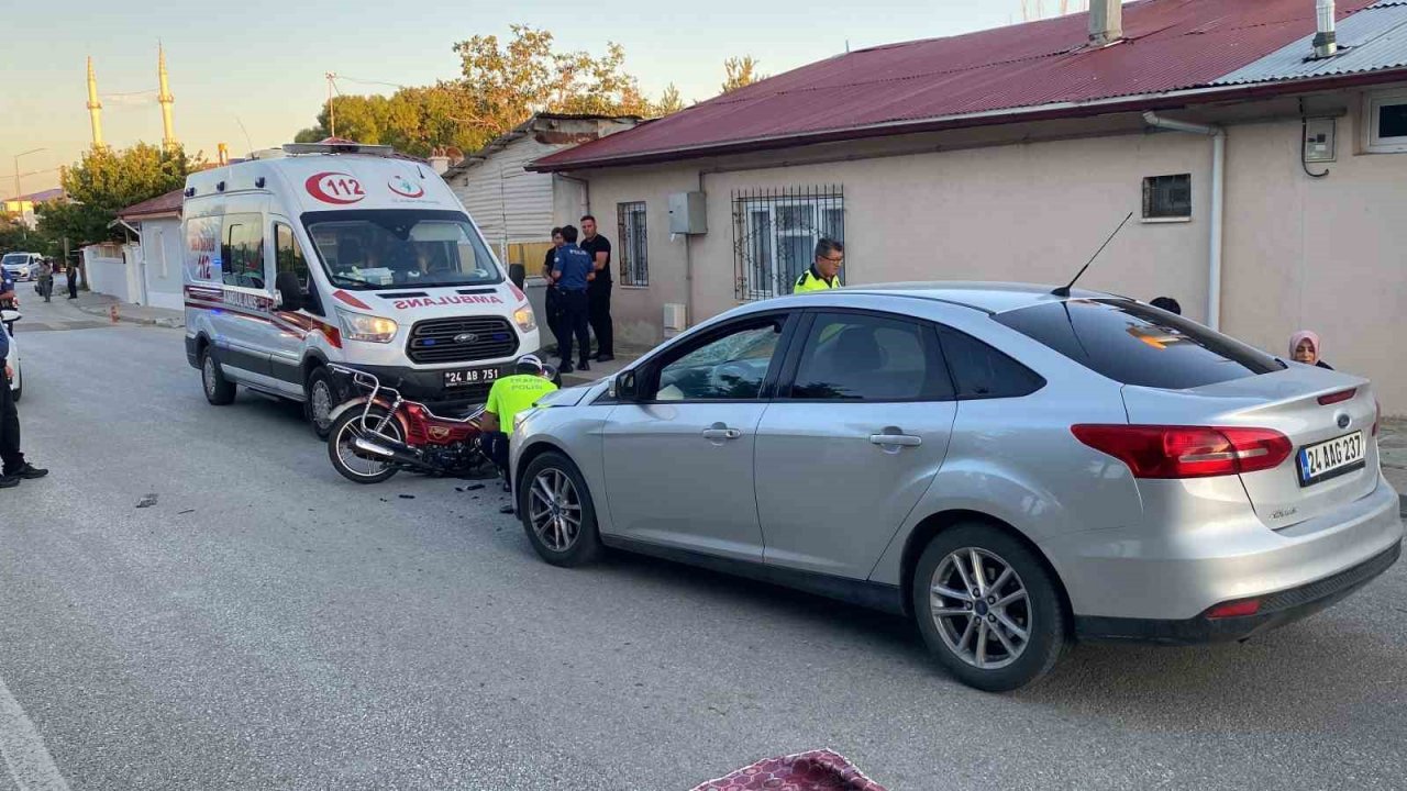 Otomobille çarpışan motosiklet sürücüsü ağır yaralandı