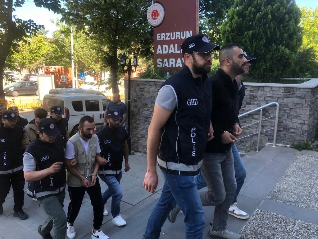 Göçmen kaçakçılarına polis operasyonu