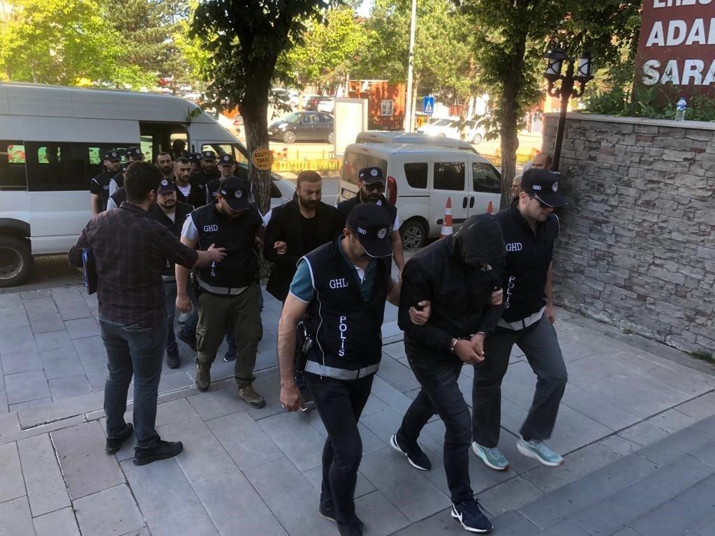 Göçmen kaçakçılarına polis operasyonu