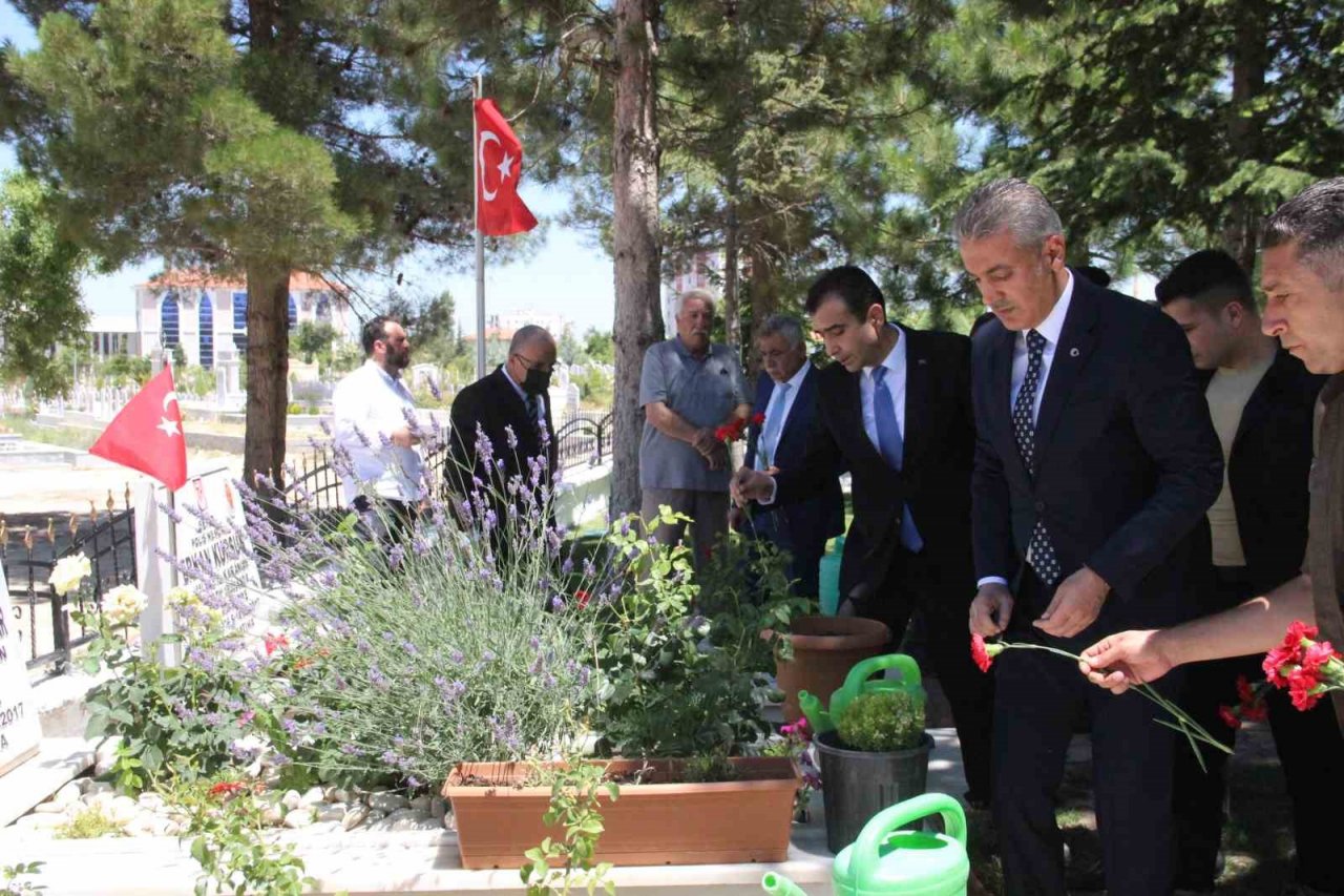 Karaman’da 15 Temmuz Demokrasi ve Milli Birlik Günü etkinlikleri şehitlik ziyaretiyle başladı