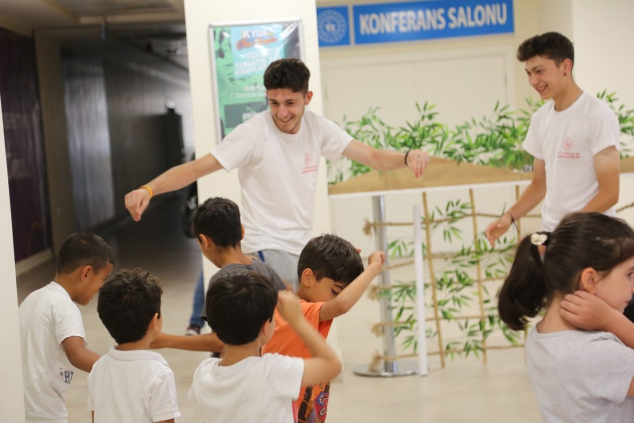 Gönüllü gençler ’AnadoluyuzBİZ’ projesi çerçevesinde Muğla’ya geldi