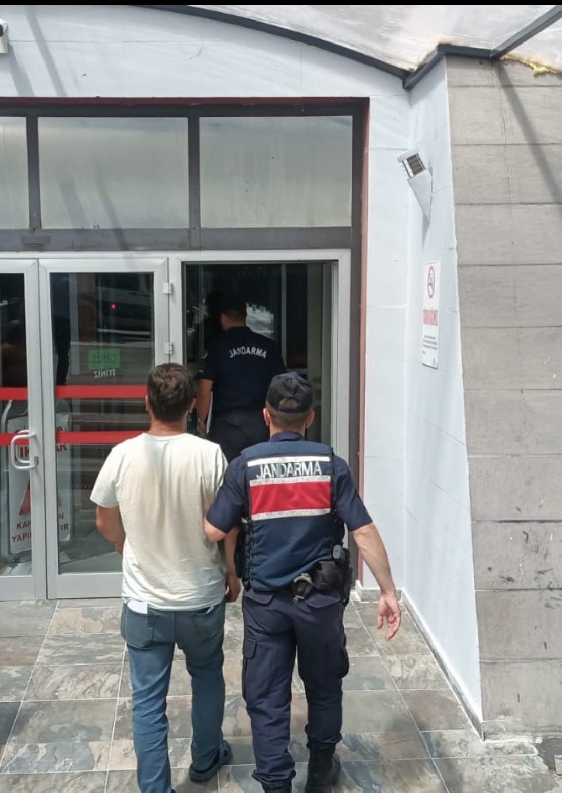 Yakalanan düzensiz göçmenlere 72 bin 50 lira idari para cezası verildi