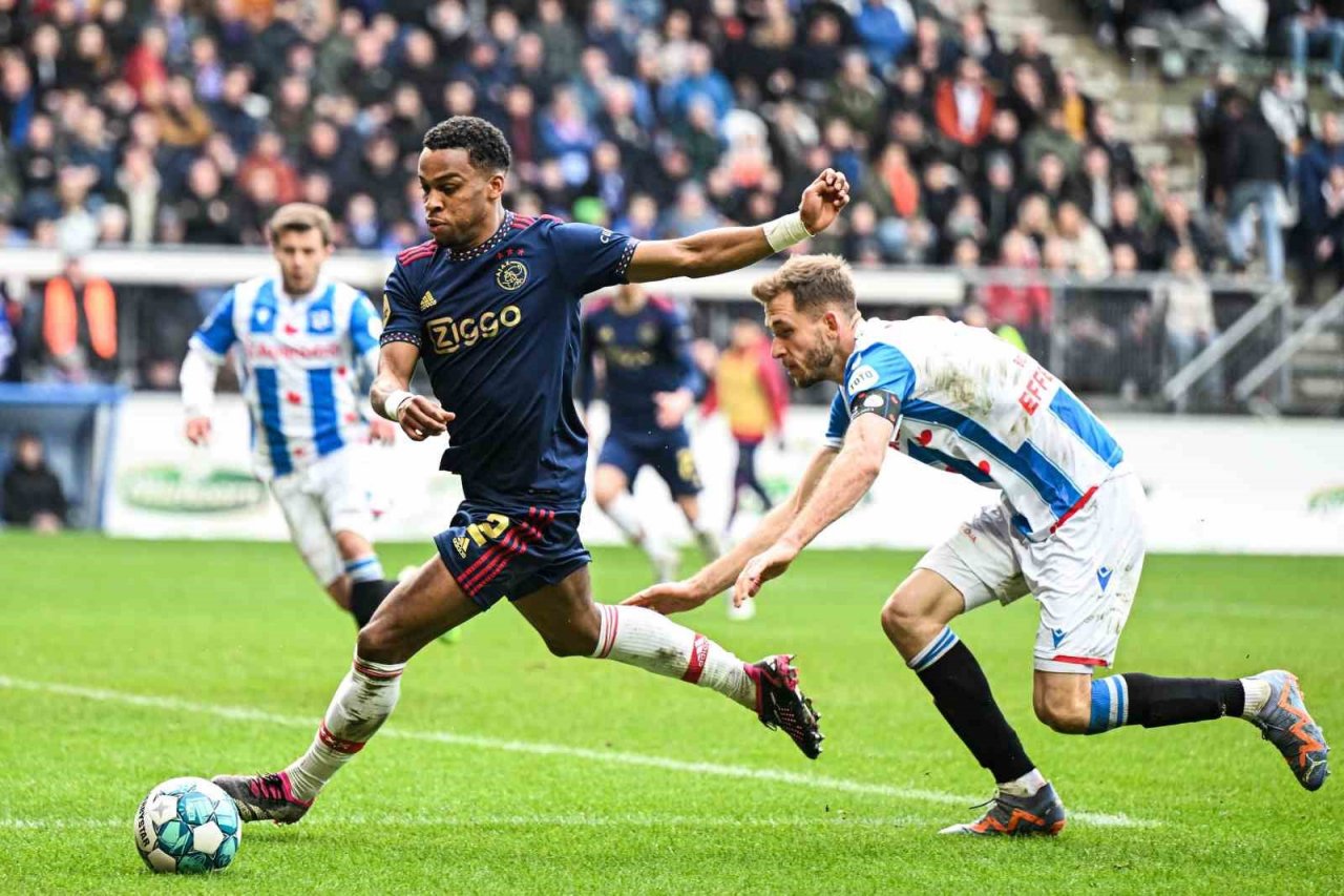 Arsenal, Ajax’tan Jurrien Timber’ı transfer etti