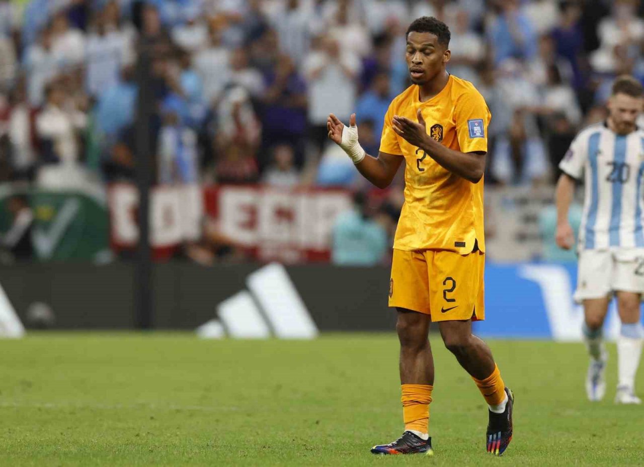 Arsenal, Ajax’tan Jurrien Timber’ı transfer etti