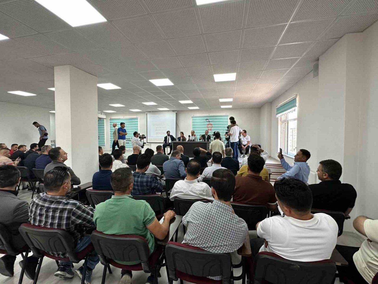 Irak’tan gelen turizm kafilesi Şemdinli’yi gezdi