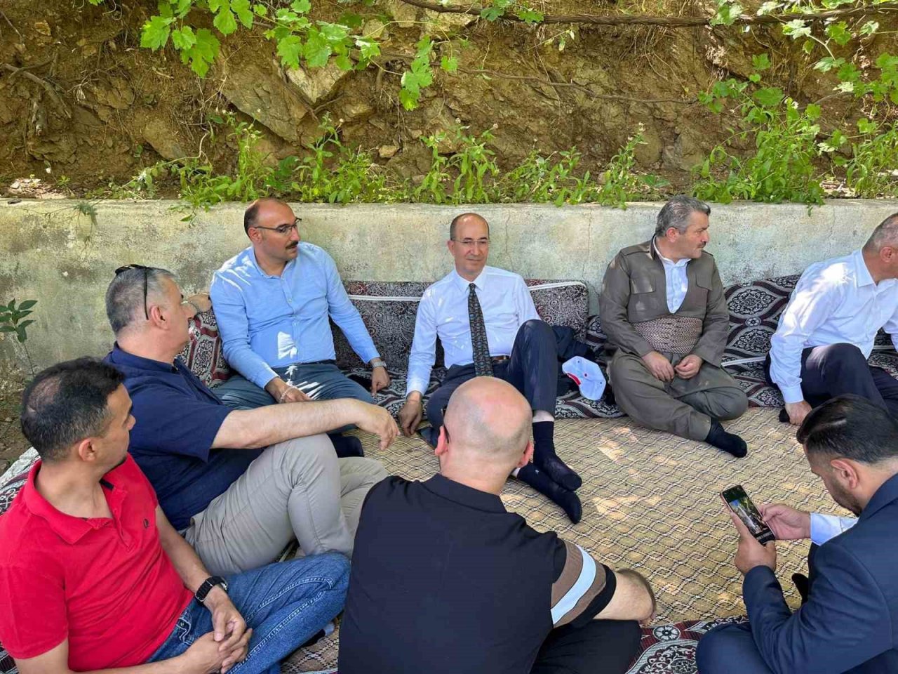 Irak’tan gelen turizm kafilesi Şemdinli’yi gezdi